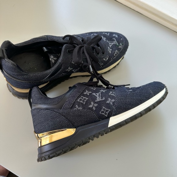 Louis Vuitton Run Away sneaker - Picture 5 of 5